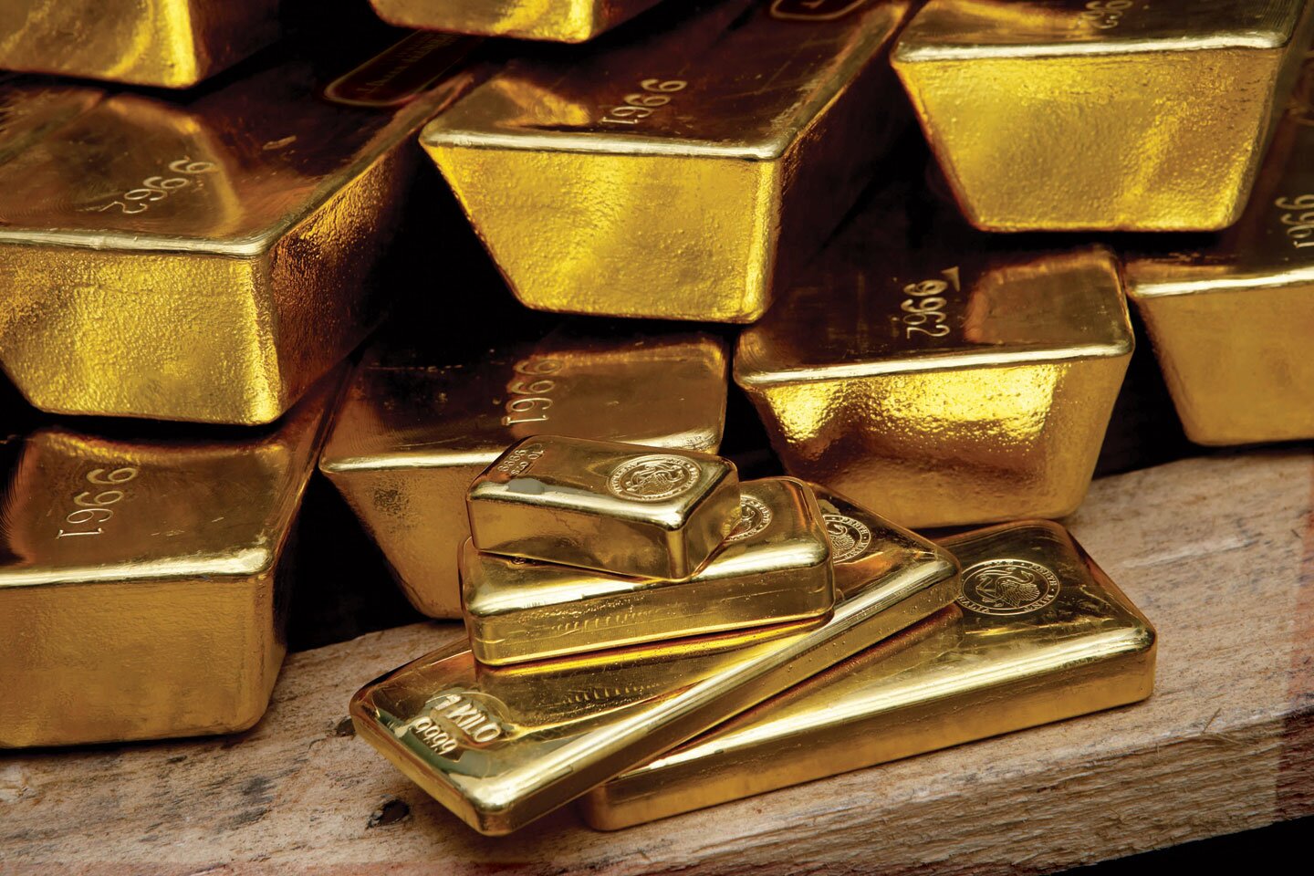 gold-bar-mood-shot-1440-6.jpg